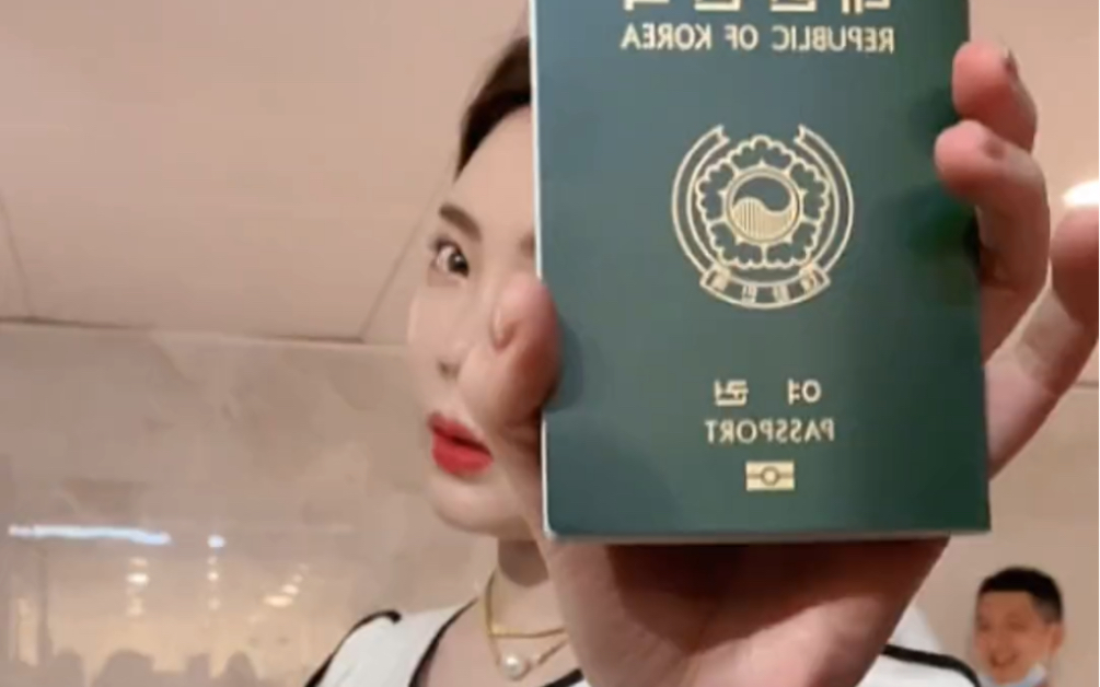 被说假装韩国人 这次把护照拿来了！