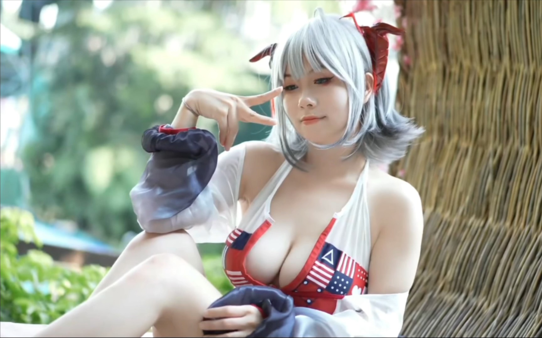 Summer cool welfare: swimsuit girl cosplay beautiful!