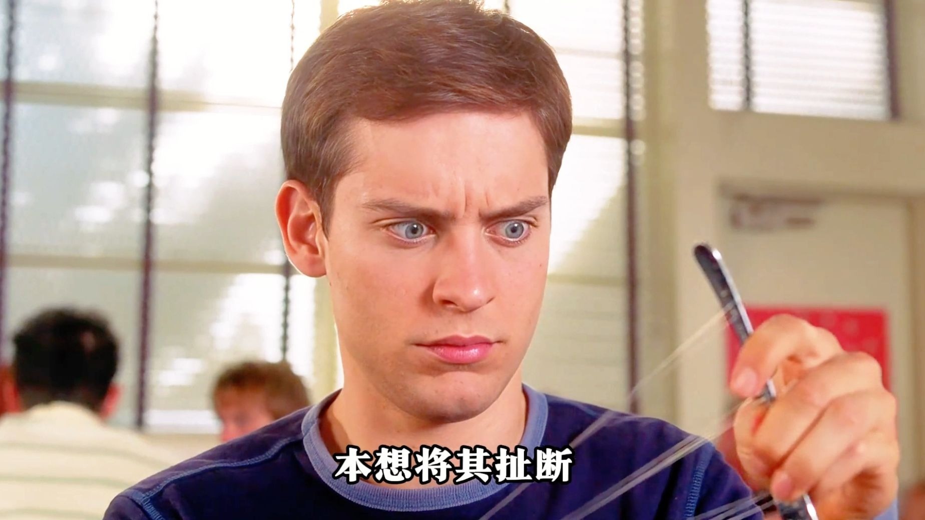 男人第一次来食堂吃饭，一把叉子就粘在了他的手掌心结上蛛丝《蜘蛛侠》