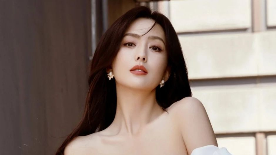 佟丽娅妈妈来了，来盯～