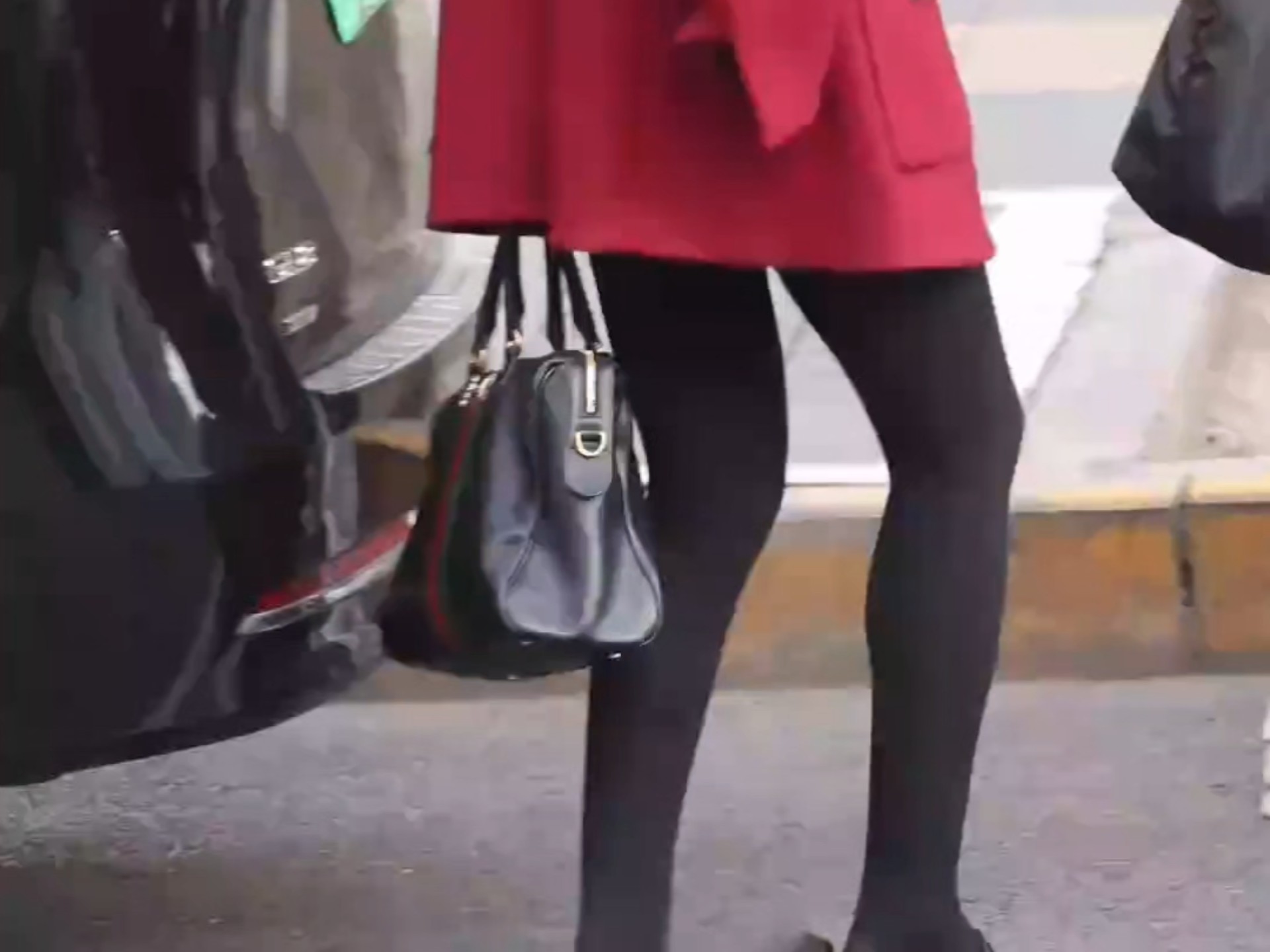 田曦薇丝袜路透现场直拍镜头