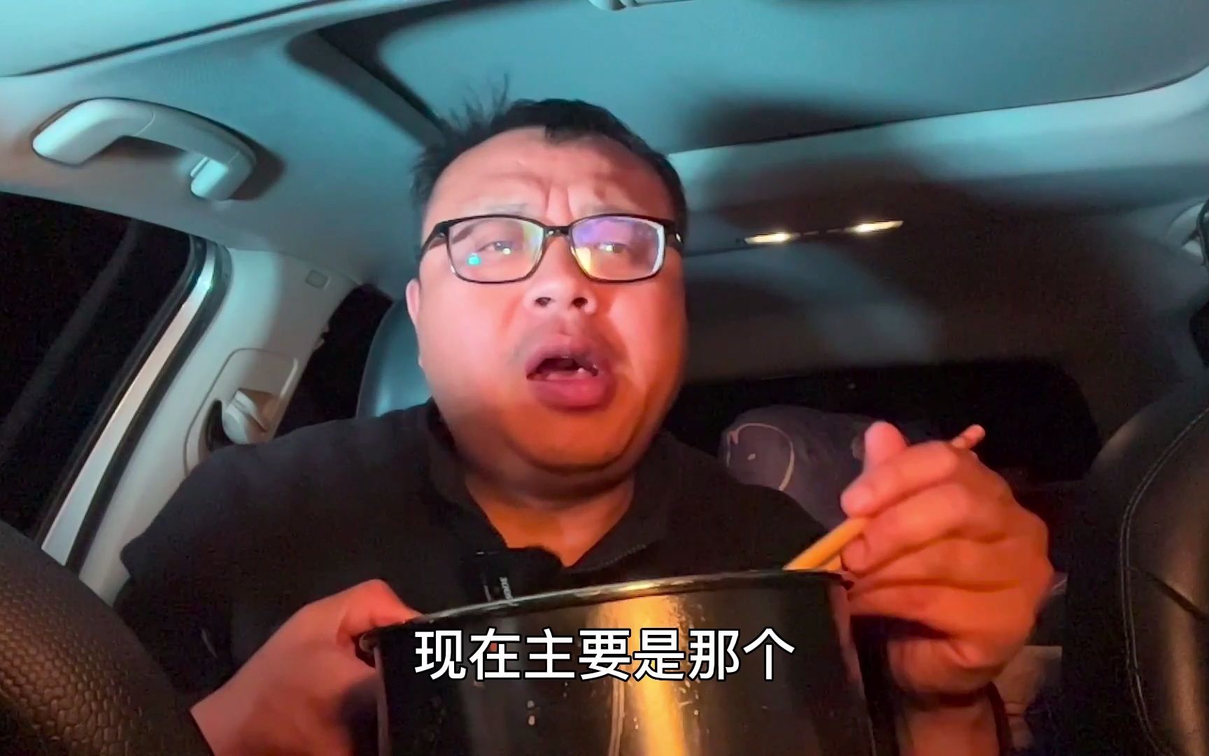 大磊车上蒸米饭配猪头肉，广西猪头肉的味道跟老家完全不一样