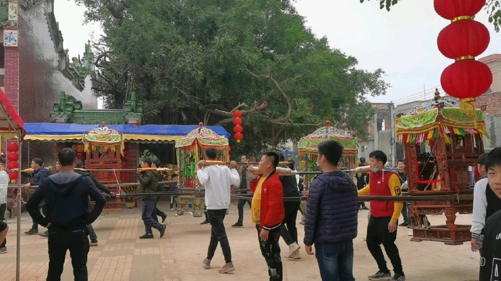 这就是广东湛江科目三，如果经常有游神就好了，既锻炼身体又热闹