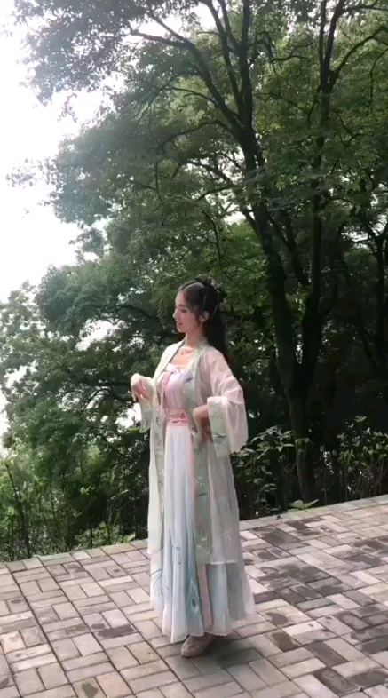 下午的新舞蹈拍摄完毕啦[星星眼]热到脸