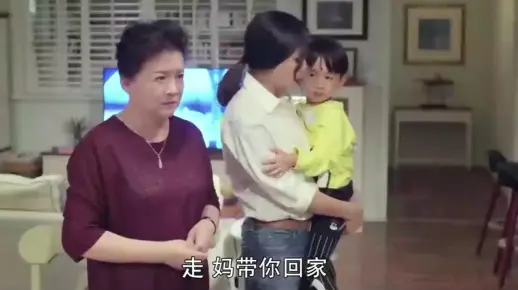 女孩讽刺小后妈,没想到小后妈也是怼人高手,当场让她自闭