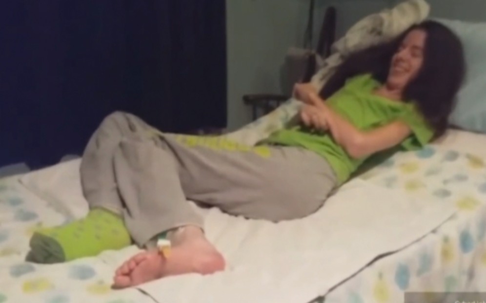 Quadriplegic - China Dixon 四肢瘫痪的女孩如何上下床（Summer Ver.）