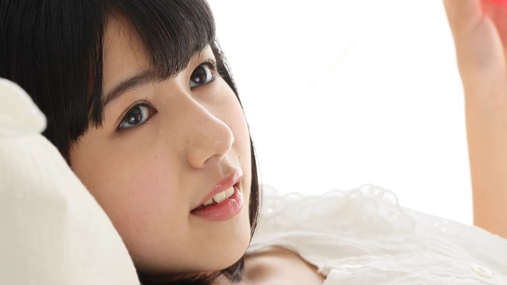 Ritsu Narisawa's innocent white dress debuts