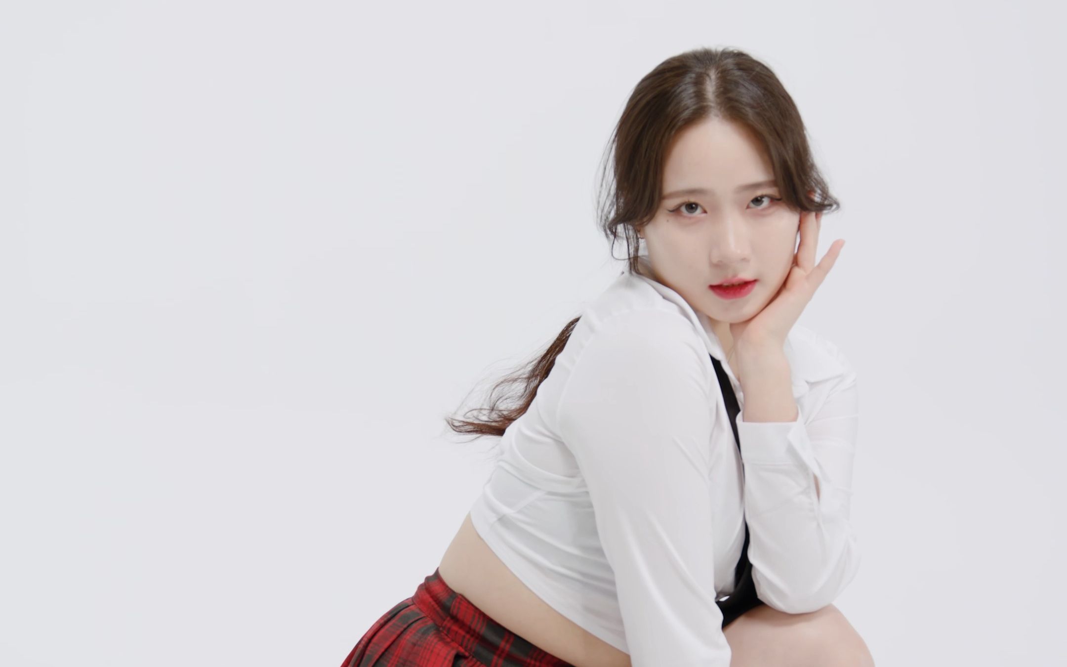 Jung In, TOMBOY, red plaid skirt