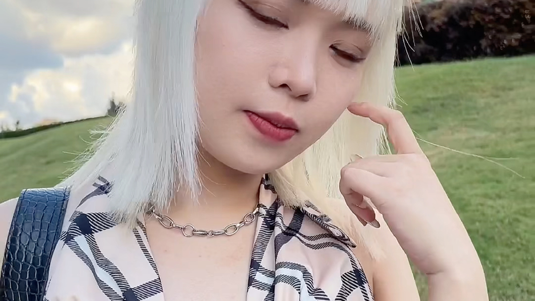 极致白色发型颜色