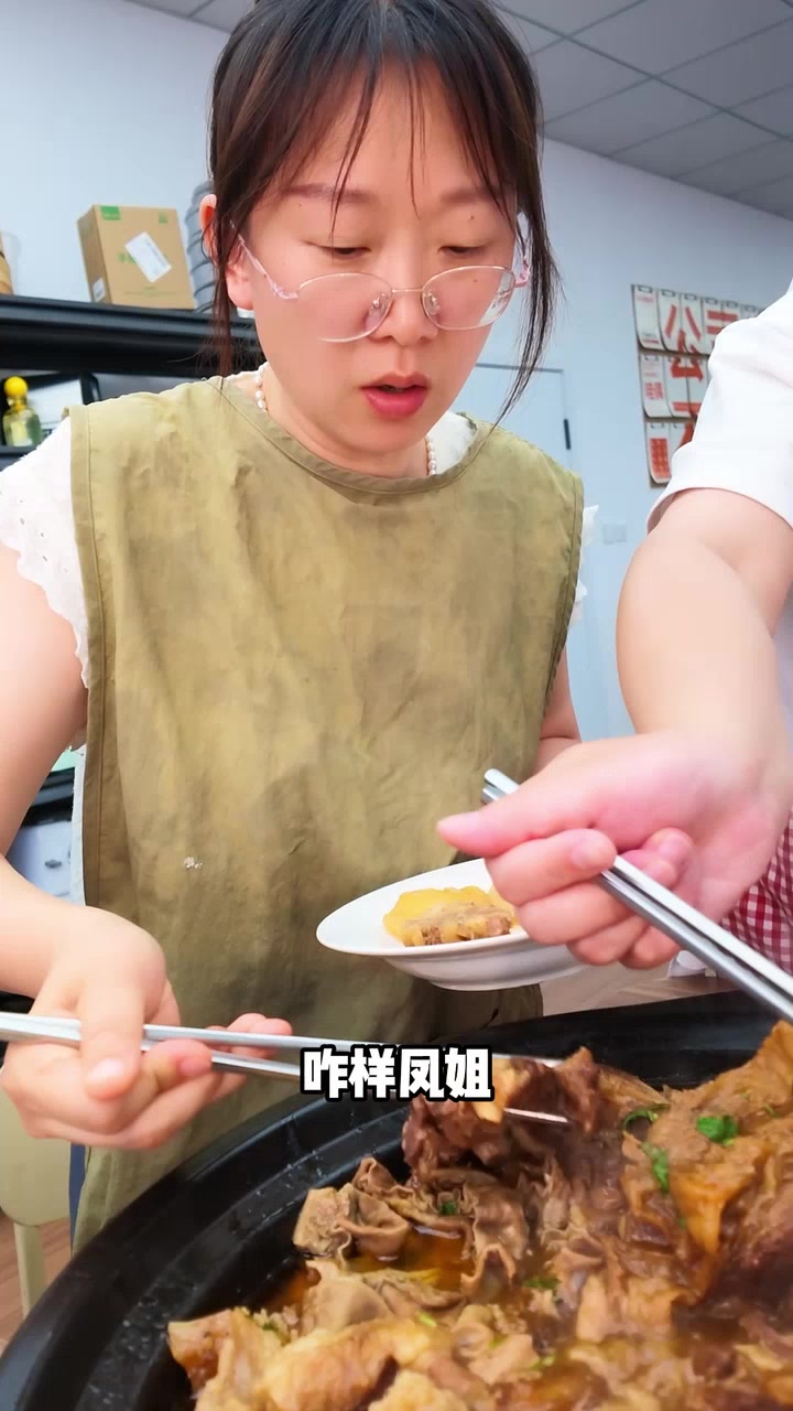 一锅广式牛杂煲，这才是干饭人的幸福感！