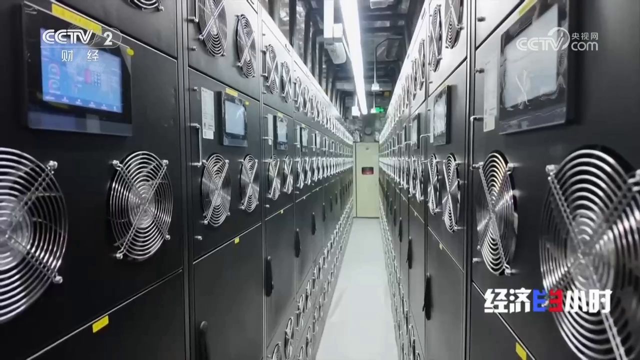 AI基建新潮涌: 规模化布局海底数据中心 东数西算 绿电直供 算电协同 液冷技术