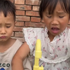 姐姐给弟弟洗澡，弟弟好乖啊