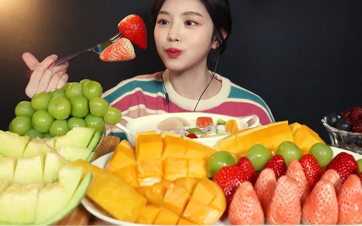 boki x 清新香甜的草莓、芒果、哈密瓜、香印青提、蓝莓和酸奶 水果o