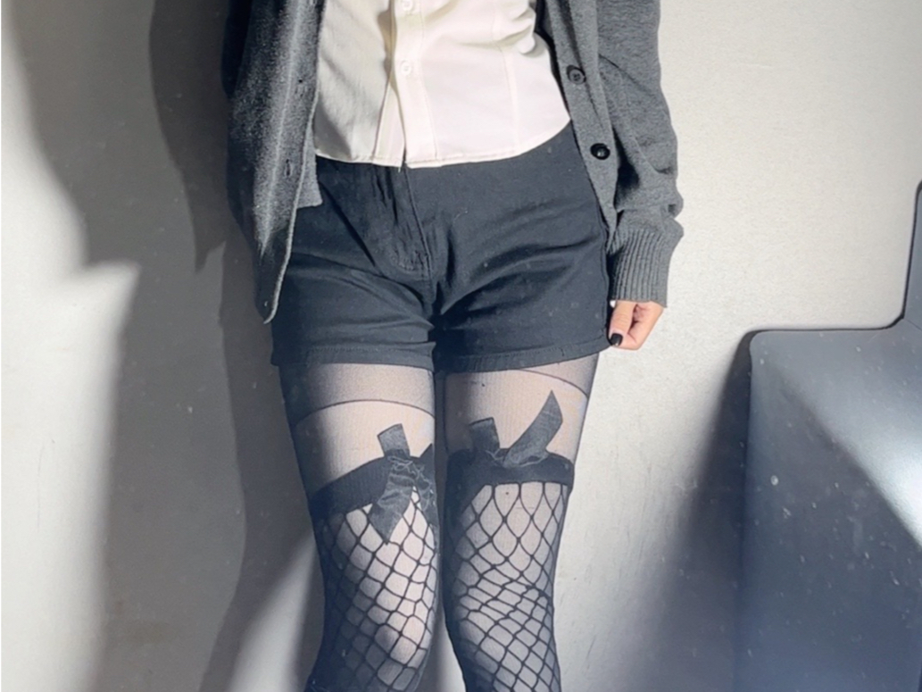 Guess how many layers and sets of layering I wore? Which date set do you like?