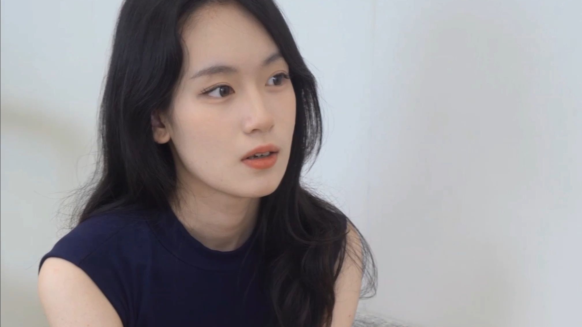 一字带凉鞋，校花级女大，绮梦小艺，4K摄影。