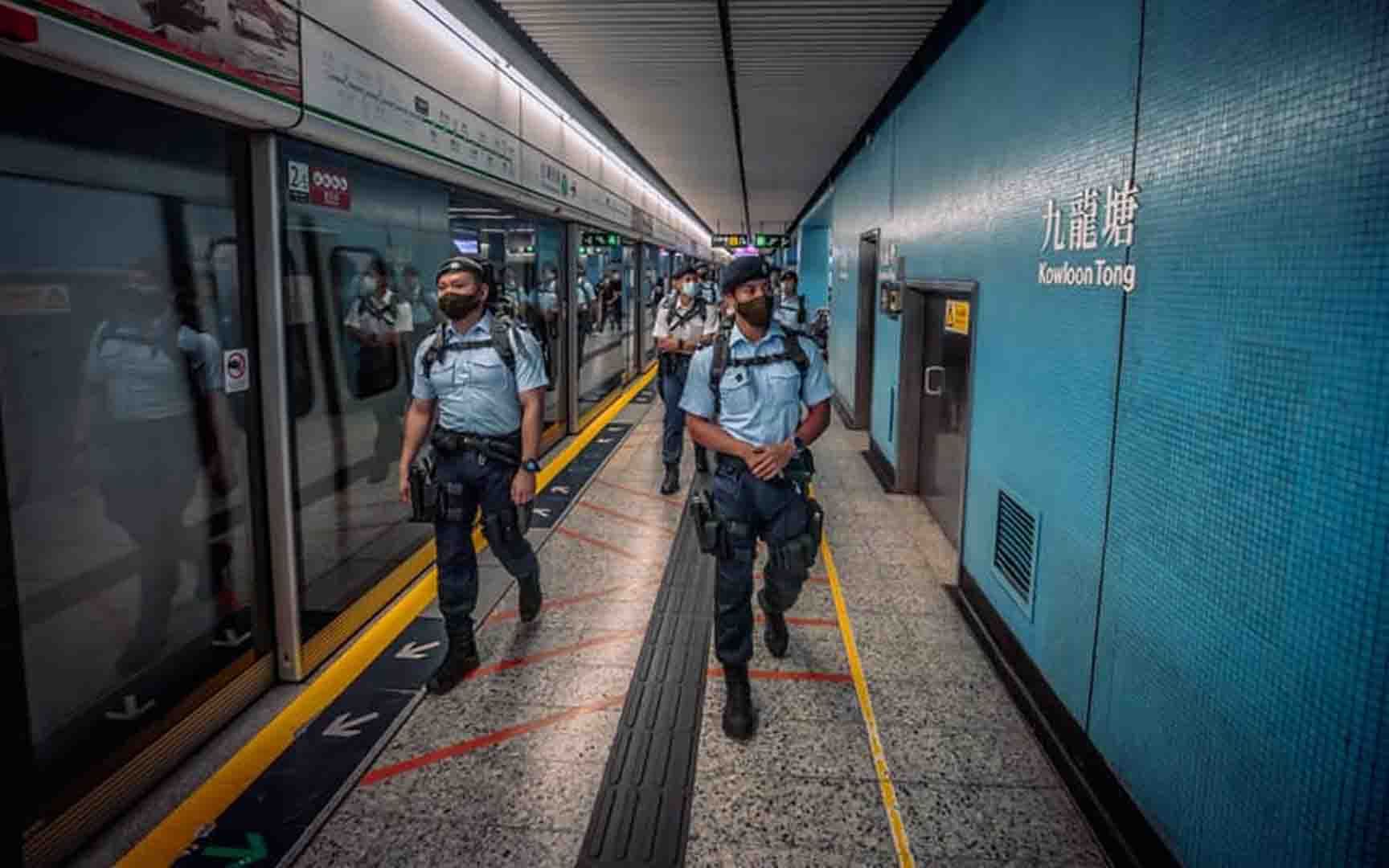 严阵以待！香港反恐特勤队首度派出便装警员 在港铁站及法院巡逻