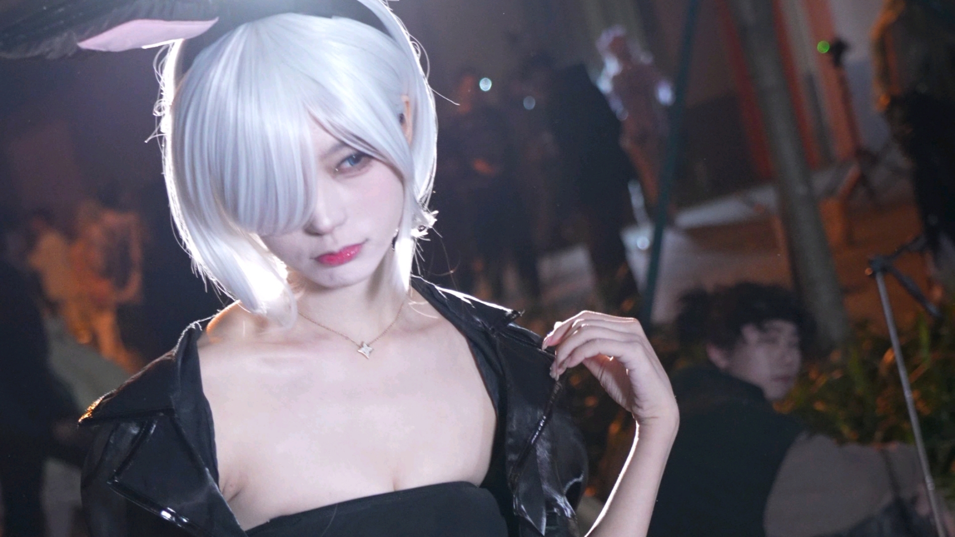 [2B Bunny Girl cos] - Sexy collarbone, not only long legs, but also long video.