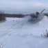还记得得美国坦克“艾布拉姆斯”开不上雪坡的视频吗？看上去俄制坦克可以。