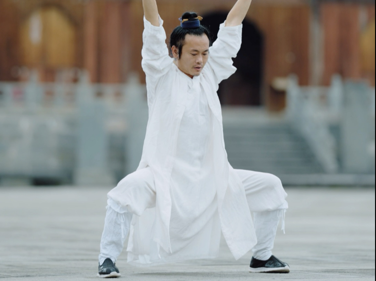 古法提升蹲，一个动作提升阳气。简单粗暴实用。