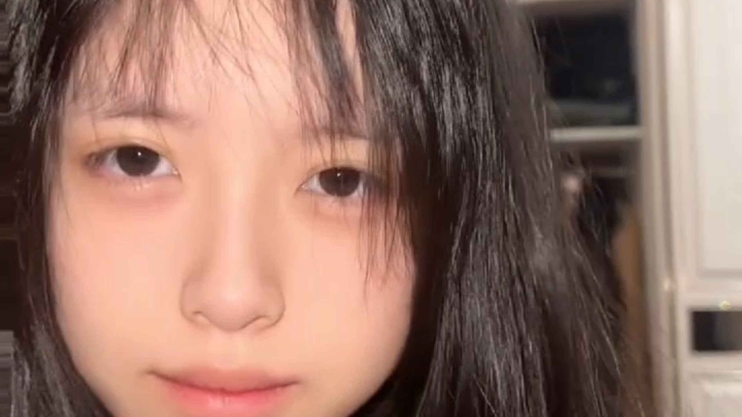 清纯甜美吃糖糖