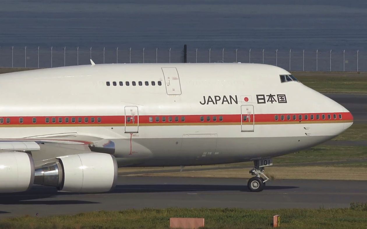 日本首相专机波音747-400(20-1101)东京羽田国际机场起飞