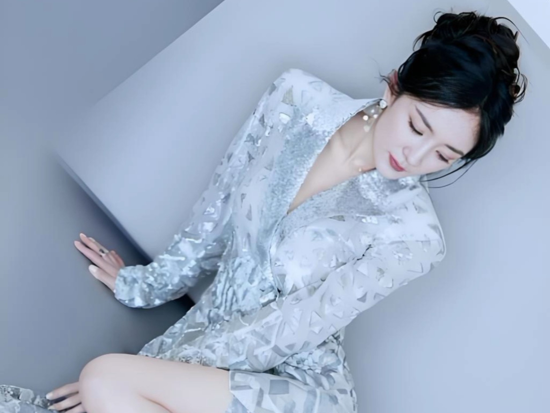 杨幂的腿也是可以封神般存在 。