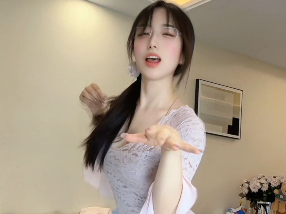 I'll show you the graduation picture.