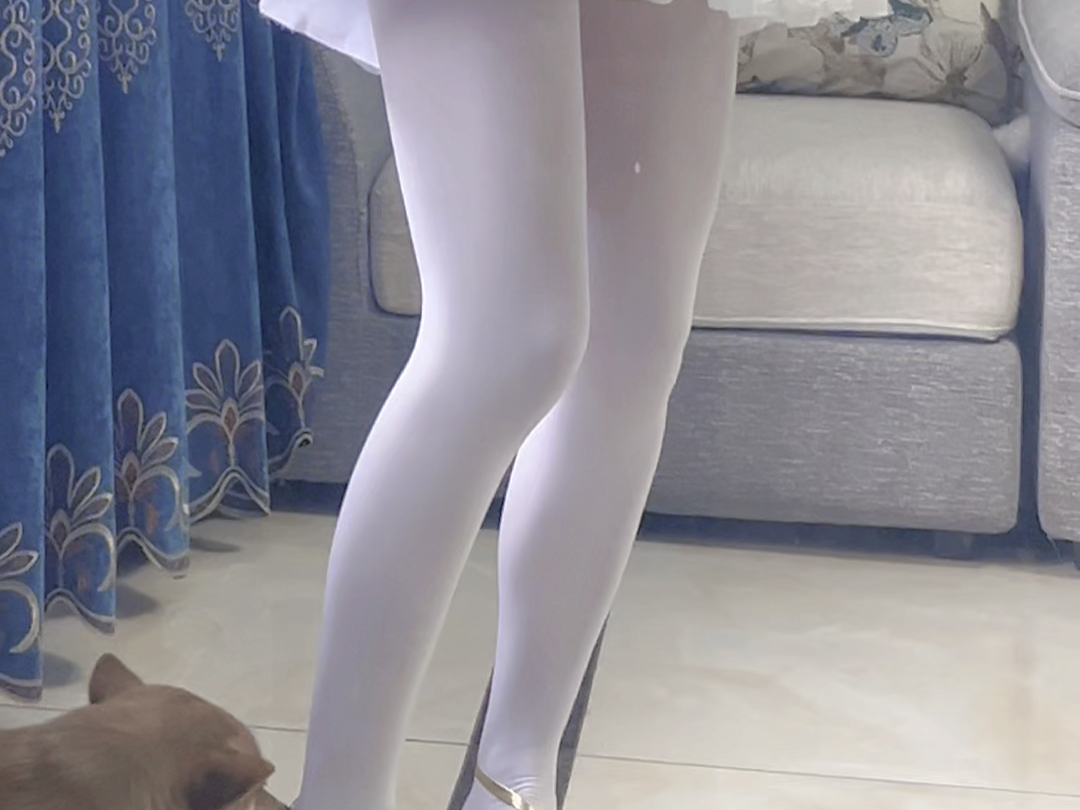 Baby, look at the dog licking.