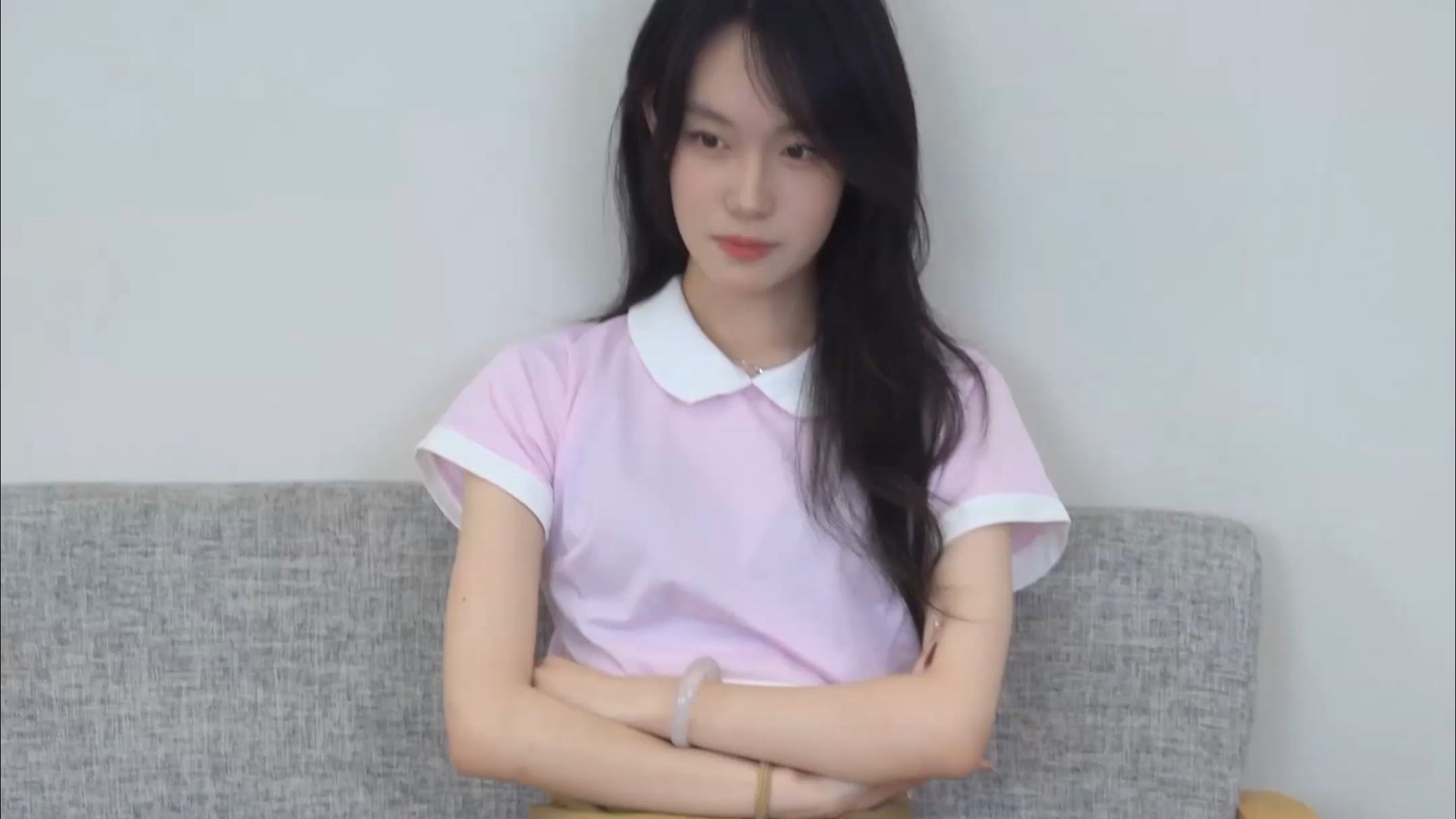 校花级女大，兼职模特约拍 时薪1k