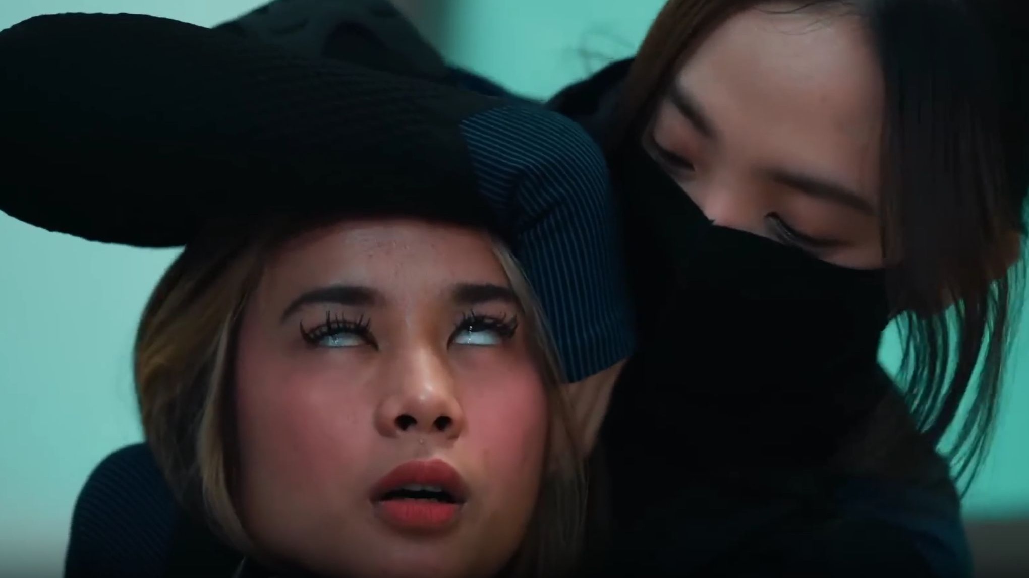 蒙面女杀手无情绞杀