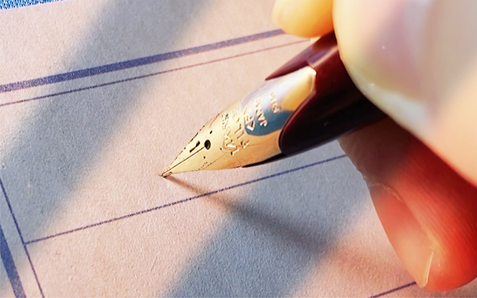 发现一只超好写的百乐钢笔！一整个爱住的大动作