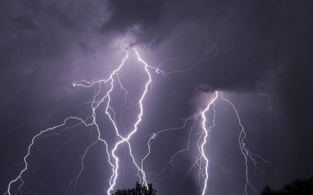 【自然雷电】北京雨夜中震撼的超高频闪电哔哩哔哩bilibili