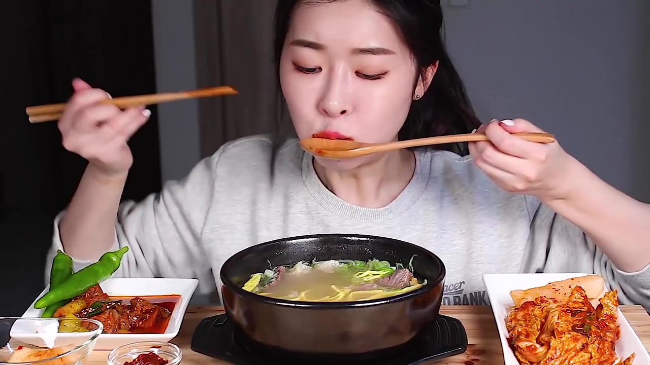 韩国Fume的麻辣牛肉牛肉汤吃播