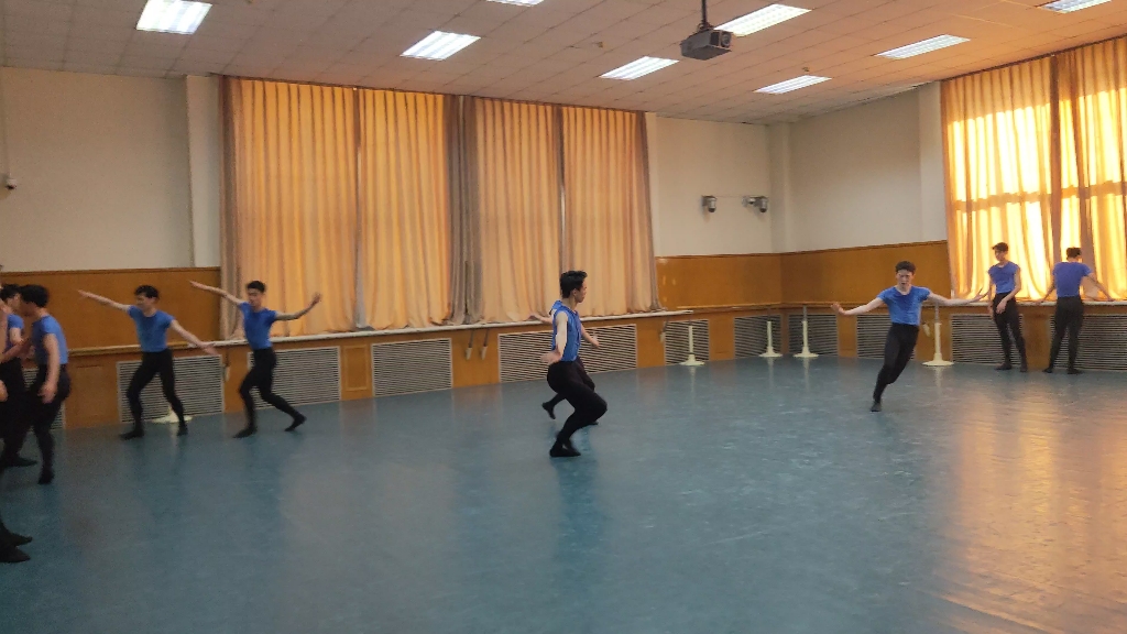 北京舞蹈学院中国古典舞2019级二班，大三上，基训摆莲组合
