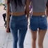 #双胞胎 #看看姐妹俩像不像 #牛仔裤后背摇