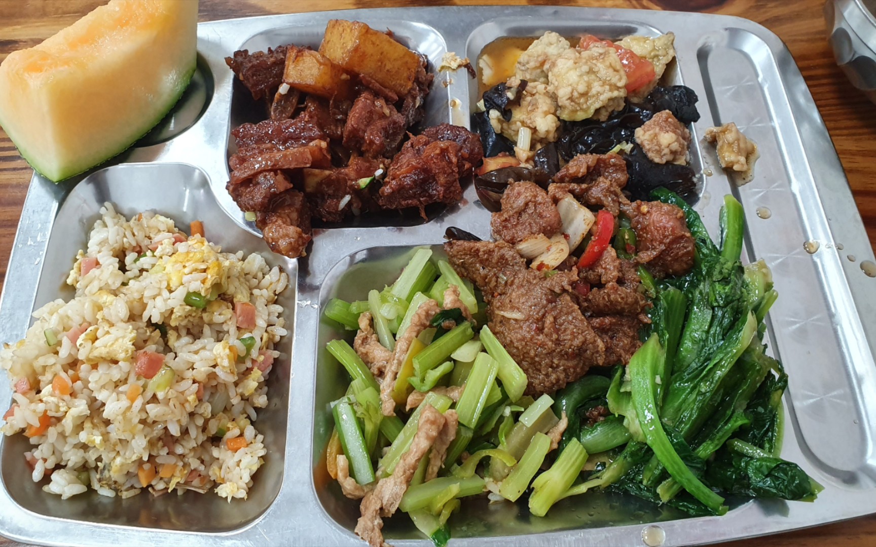 3块钱一餐的政府食堂，这个菜，你给打几分？