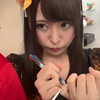 加藤桃香（加藤ももか）头天晚上拍摄出场之前，美女们因为紧张，表情都很cool，只有加藤桃香不知为何拼命地做笔记哦