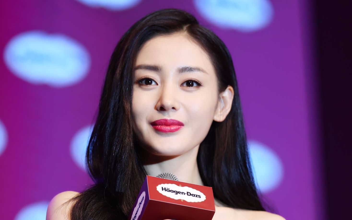 关晓彤的美腿像是开了挂,无人敢和他同框,唯独只有一人太厉害了_哔哩
