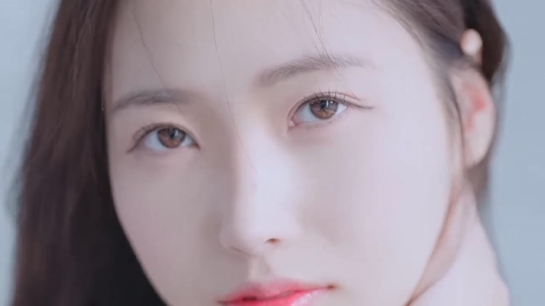 It's not raining today. No umbrellas, please.