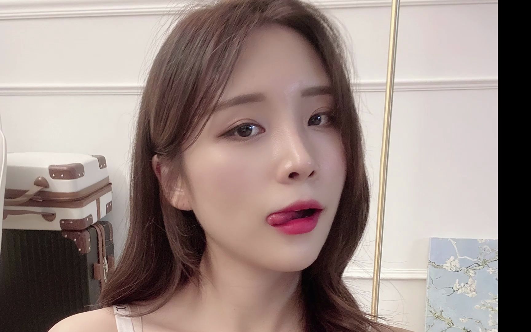 GGotBBang 春日女友厨房做饭穿搭