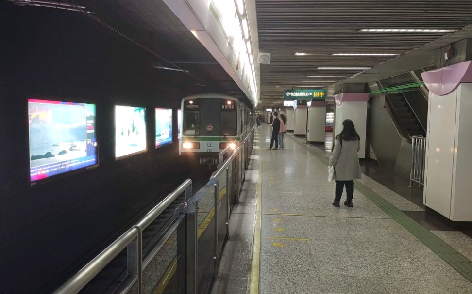 上海地铁2号线02a01型列车西瓜02012号车远东大道方向到达陆家嘴站