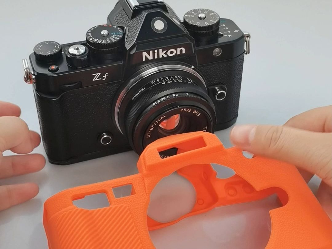 尼康ZF相机硅胶保护套安装方法