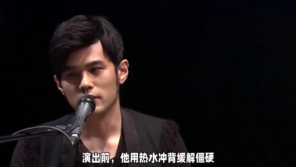 46岁周杰伦病情加重，癌症难治愈，走路需搀扶神色沧桑 #娱乐八卦