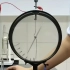 【高中物理演示实验】探究平行板电容器电容的影响因素