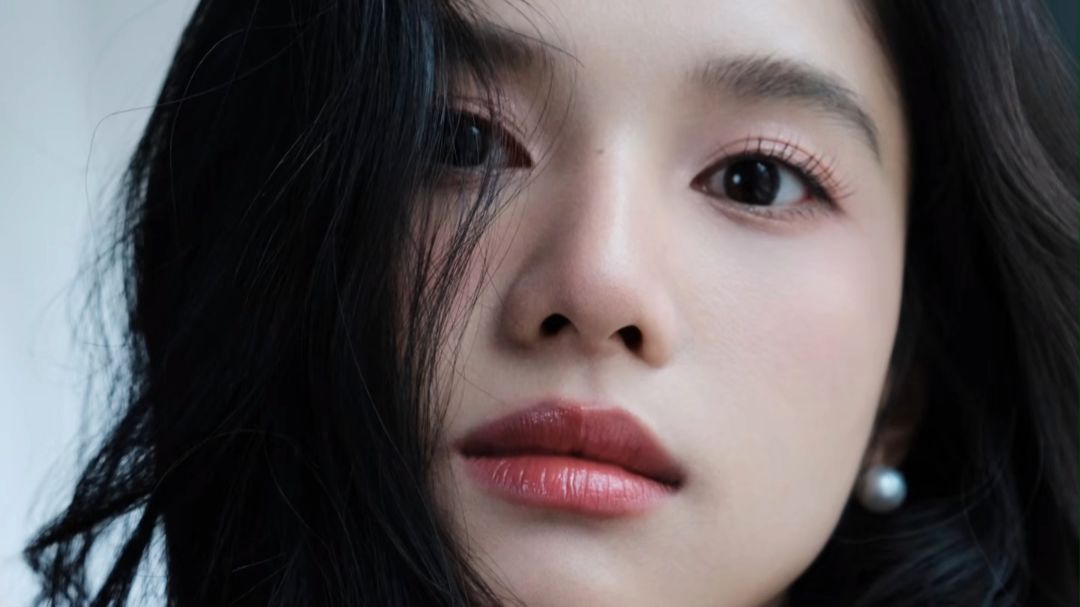 张婧仪怼脸盯～