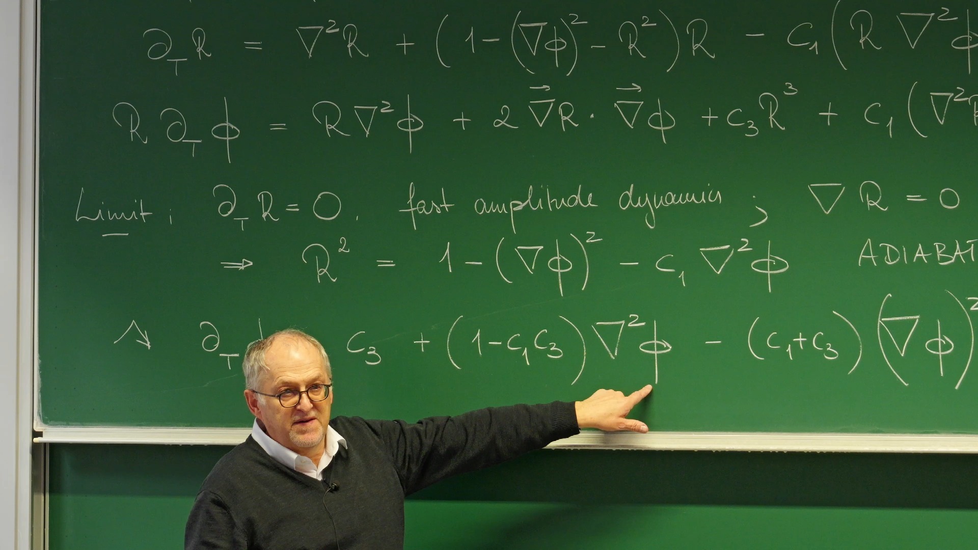 自组织与图案形成 26. 复金兹堡-朗道方程的稳定性