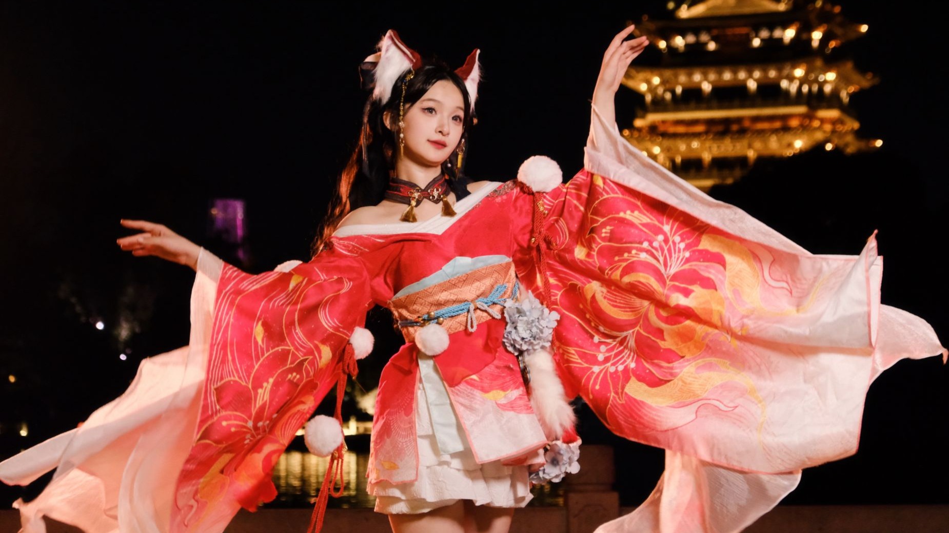 小狐狸在超然楼前蹦个迪！？九尾狐