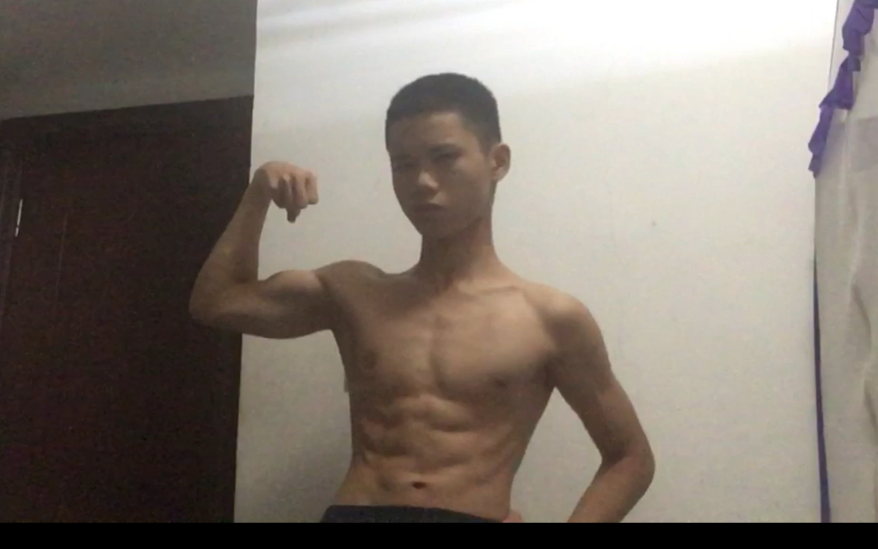 13岁展示肌肉