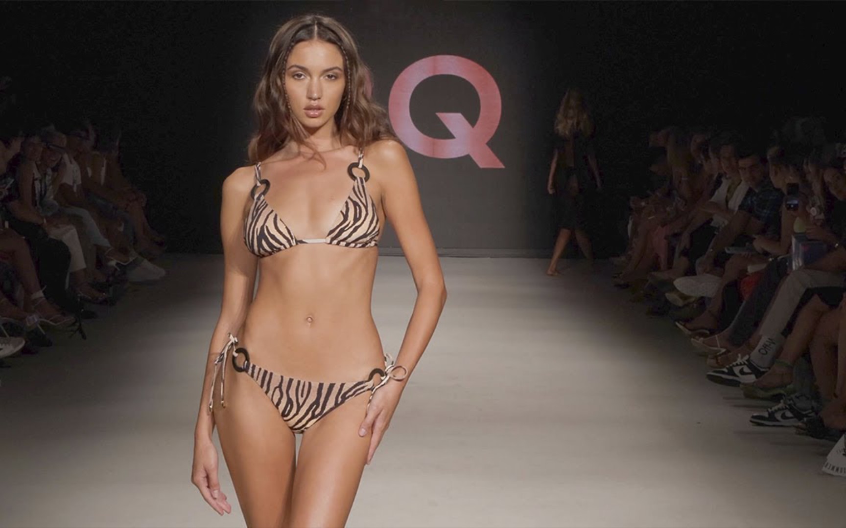 Bikini Resort 2013 - Full Show