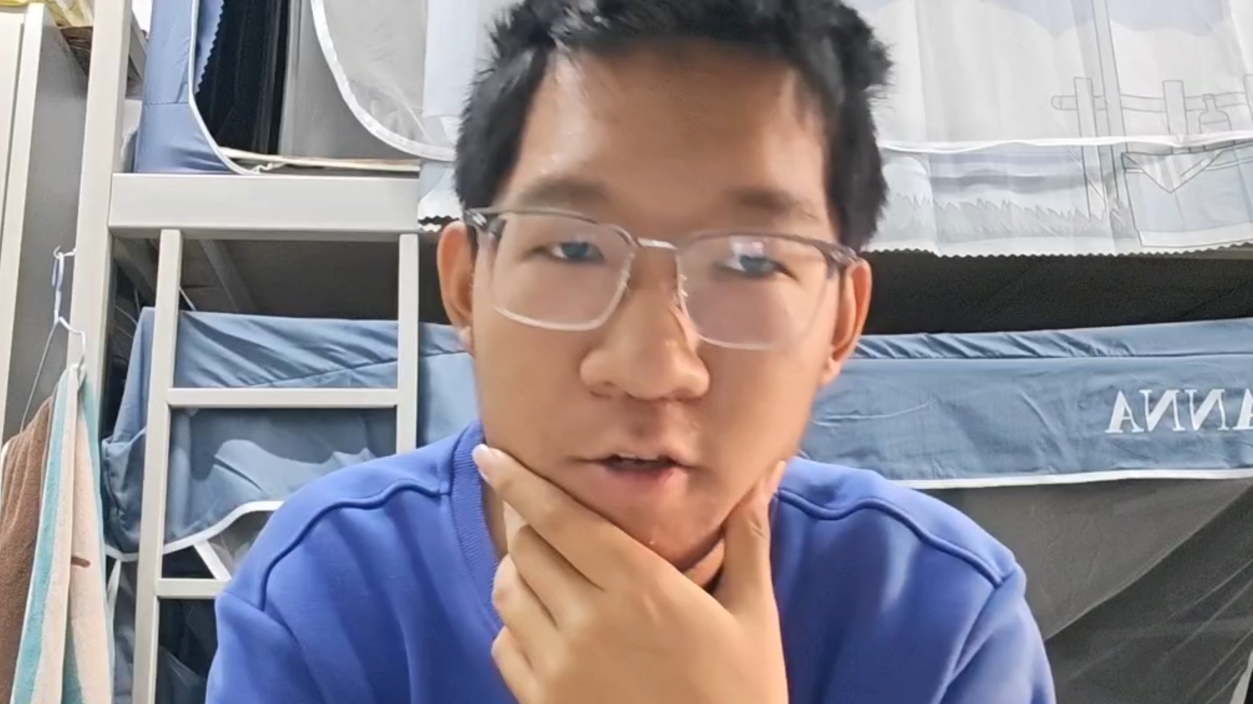 ［脱口秀］我发现我一进大学教室门就想睡觉……